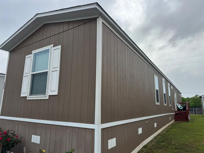 Building Photo - 5439 FM 762 Rd