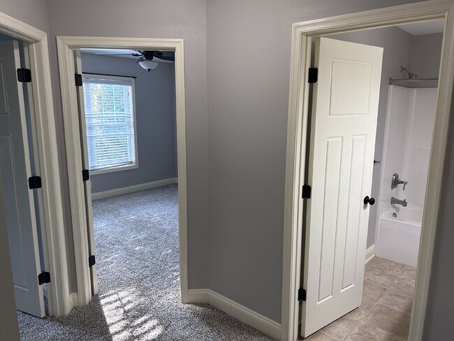 Building Photo - 3 Bedroom, 2 1/2 Bathroom Farmington Charm in Forest, VA! Gym and field house included.