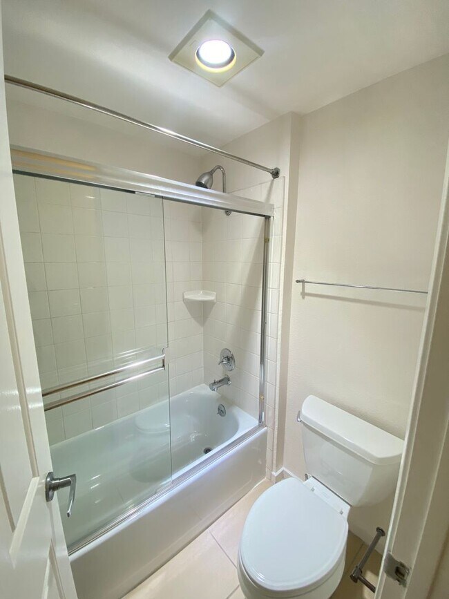 Building Photo - Beautiful Two Bedroom Two Bathroom Condo W/ Balcony & In Unit Laundry!