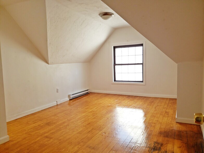 Building Photo - 71 Hudson St