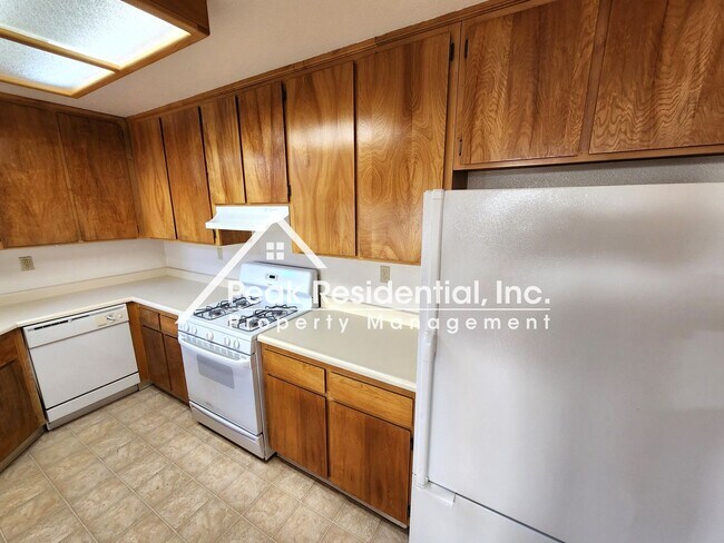 Building Photo - A Very Nice Lincoln 3bd/2ba House with 2-Car Garage