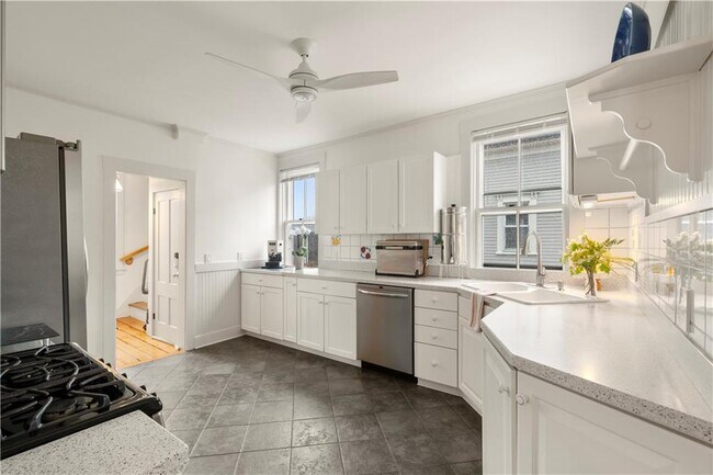 Building Photo - 35 Marsh St