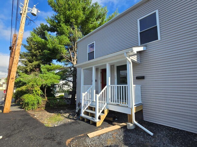 Building Photo - 109 2nd St