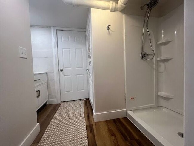 Building Photo - $2,600 | 3 Bedroom, 2 Bathroom House | Dog...