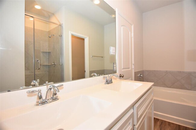 Building Photo - 9208 Inland Leather Ln