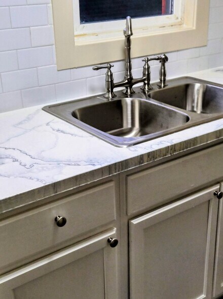 Building Photo - 636 S Palouse St