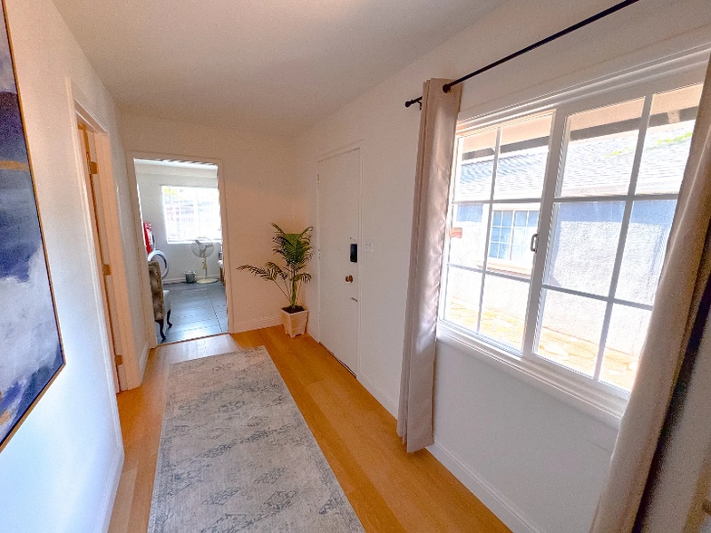 Building Photo - 1532 Cypress Ave