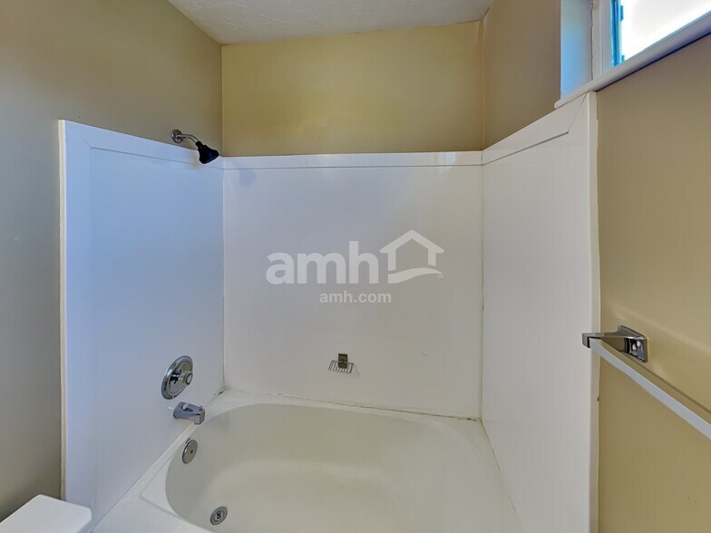 Building Photo - 252 S 540 W