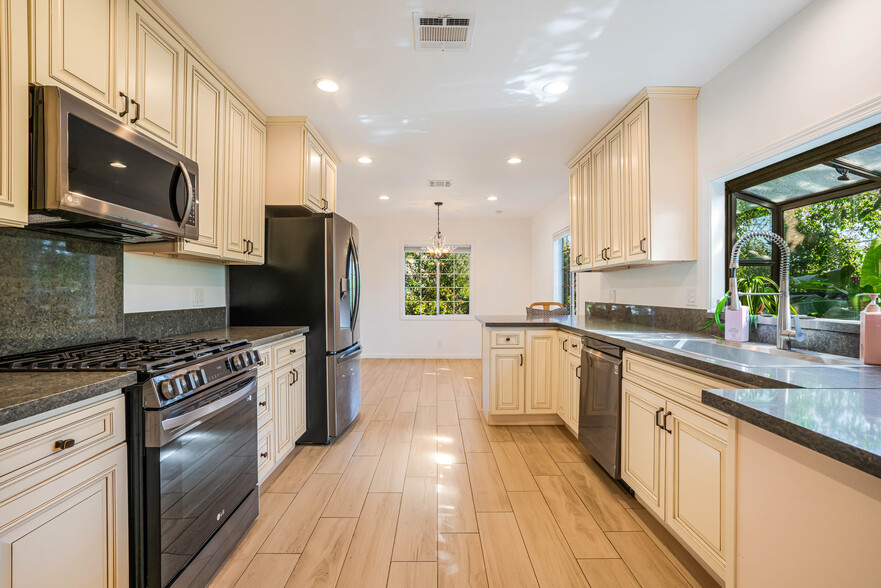 New Kitchen - 5825 Fulton Ave