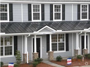 Building Photo - Townhouse in Gated Community-Summerville