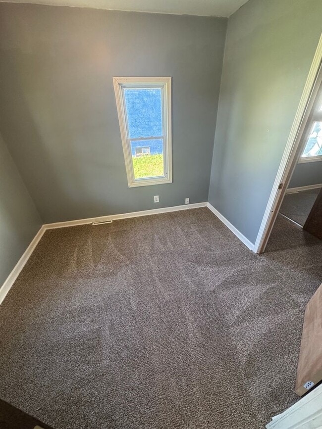 Building Photo - 2 Bed 1 Bath Saginaw Home w/ Garage
