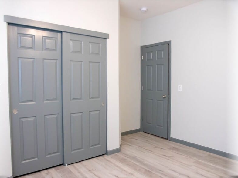 Building Photo - 633 Chandon Dr