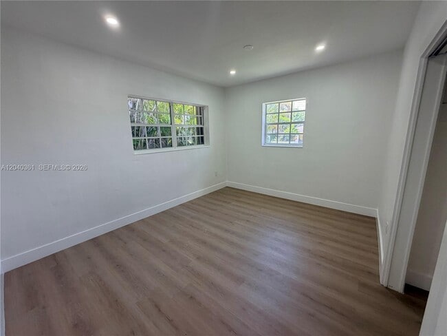 Building Photo - 1525 SW 76th Ct