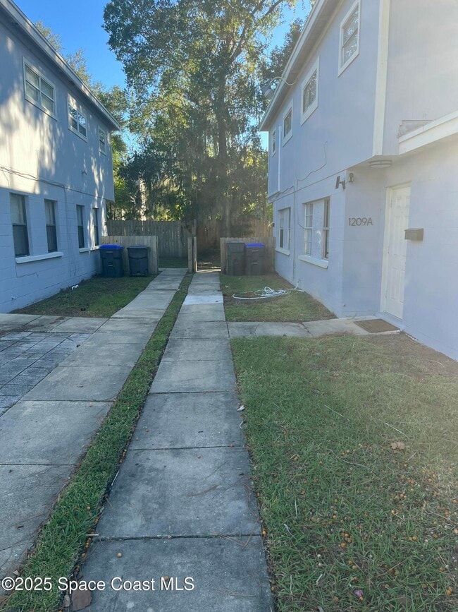 Building Photo - 1209 Tropic St