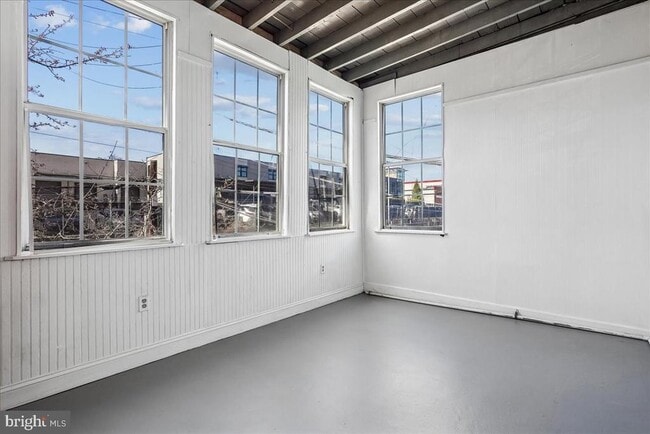 Building Photo - 3944 7th St NE