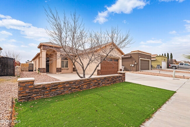 Building Photo - 14696 Jesus Almeida