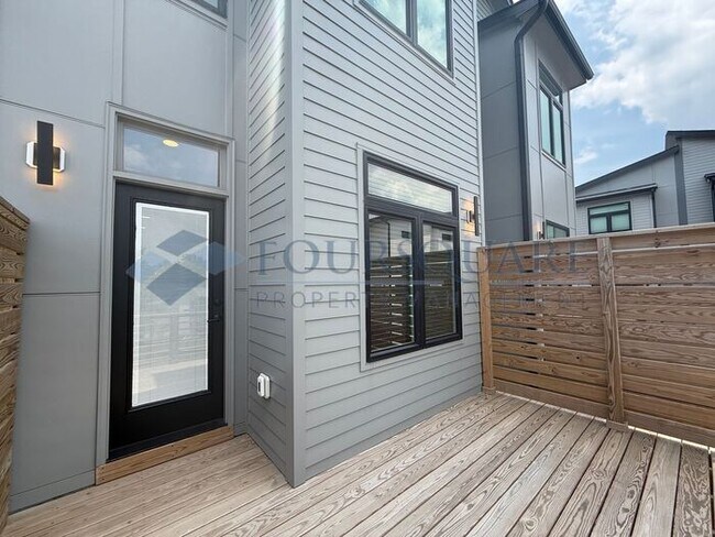 Building Photo - Modern 4-Bed / 4 Bath Townhome with Fireplace, Outdoor Spaces & Fenced Yard – Inside the Beltline...