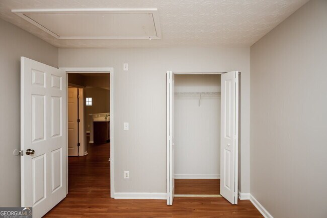 Building Photo - 533 Arrowhead Dr