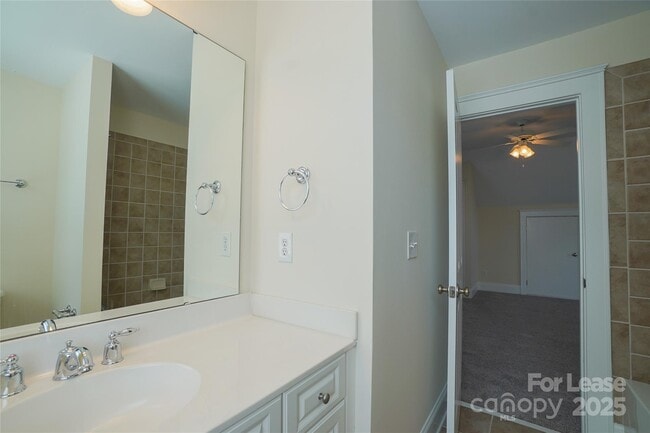 Building Photo - 509 Lees Ct St