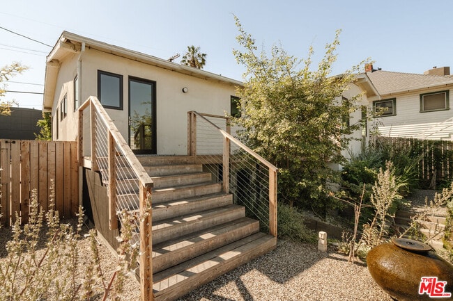 Building Photo - 1097 W Kensington Rd