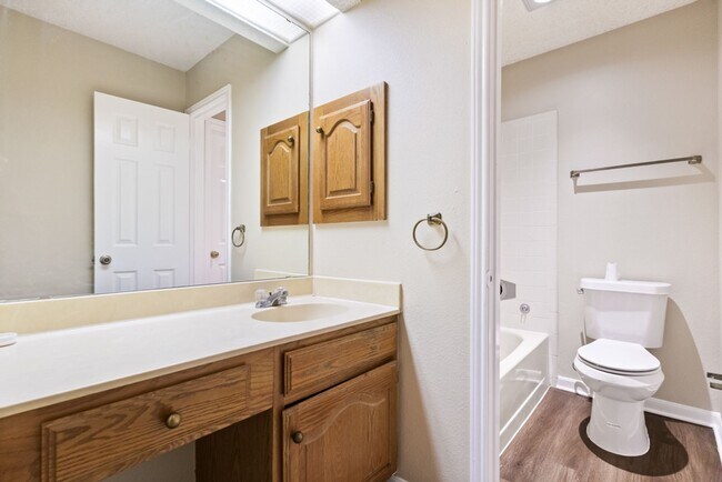 Building Photo - 1 Bedroom 1 bath Covington Oaks