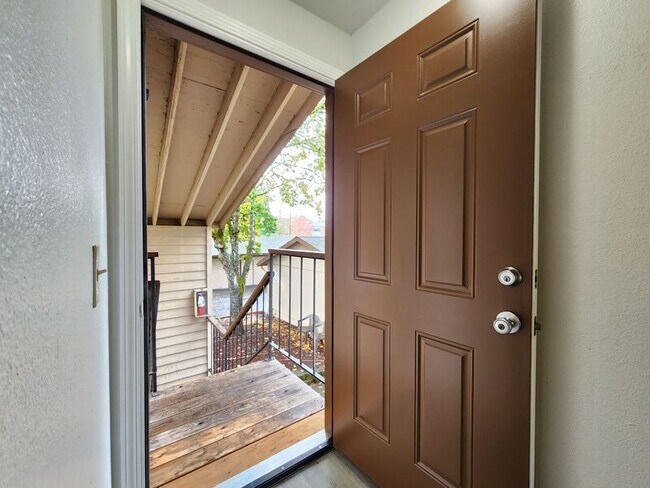 Building Photo - 20125 SW Tualatin Valley Hwy