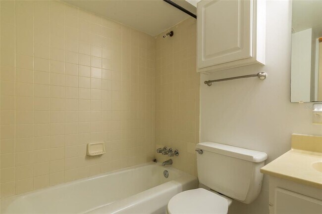 Building Photo - 1700 SW 16th Ct