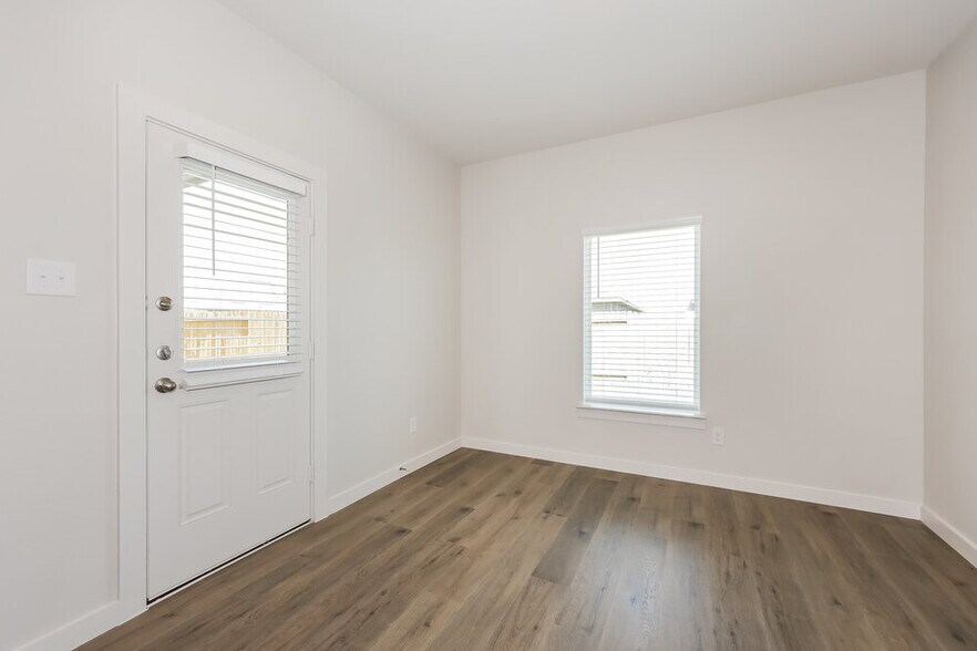 Building Photo - 309 Julian Davis Dr