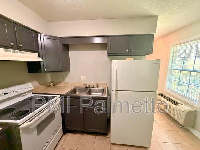 Building Photo - 1908 Tall Pines Cir