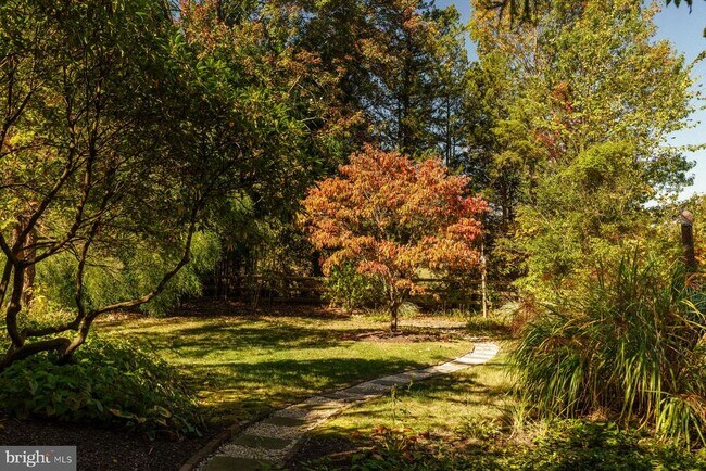 Building Photo - 2943 Windy Bush Rd