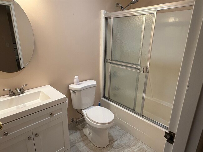 Building Photo - 147 Sylvan St