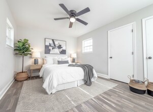 Building Photo - Charming 2BR Townhome in West Ashley – Modern, Bright & Ready for You!