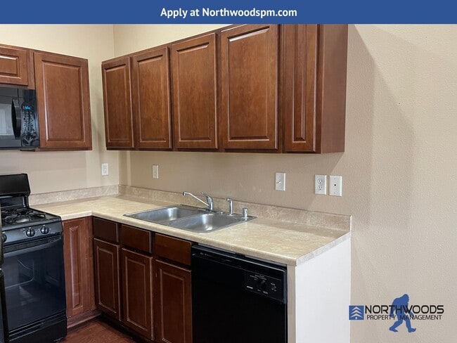 Building Photo - Nice 2 Bedroom 2 Bathroom 2 Story-Town Home-White City