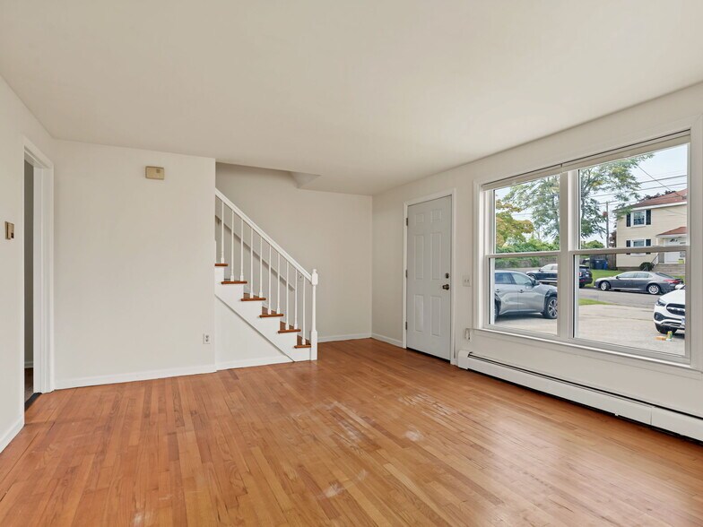 Building Photo - 108 Kenwood Ave