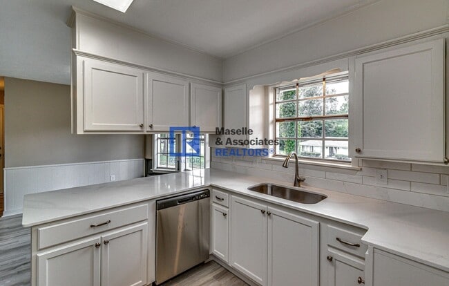 Building Photo - 4 Bed/2 Bath Home in Crossgates in Brandon