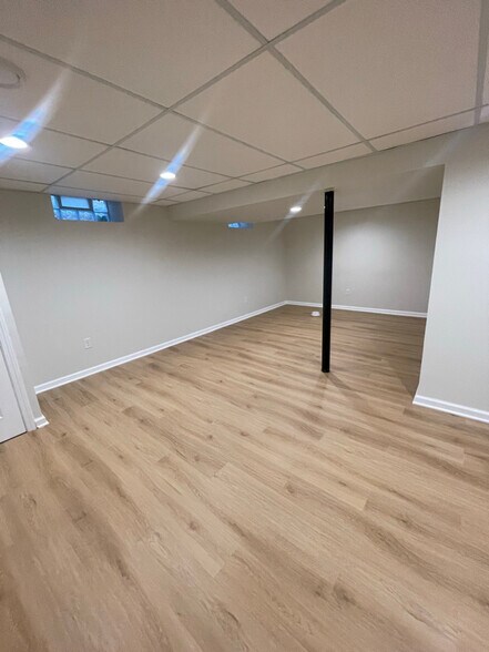 Building Photo - 5965 Teakwood Dr