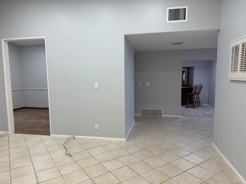 Building Photo - 17249 Flanders St