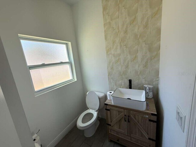 Building Photo - 408 N Finley Ave