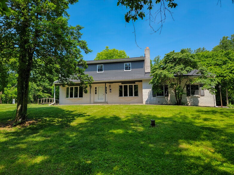 Primary Photo - 380 Netzley Dr