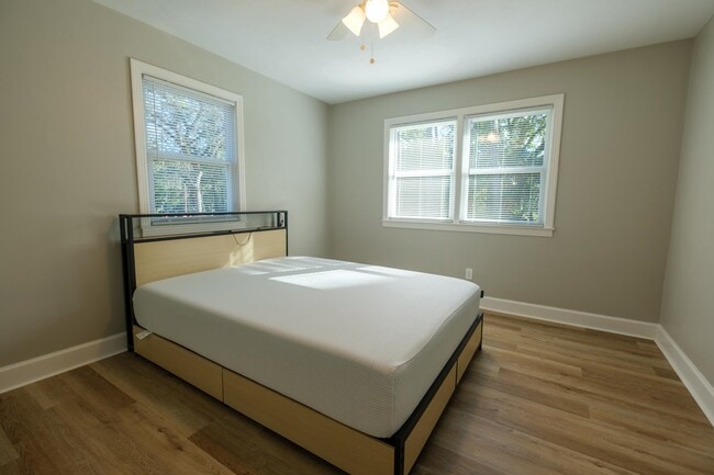 Building Photo - 1501 Sharon Rd