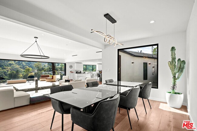 Building Photo - 8744 Skyline Dr