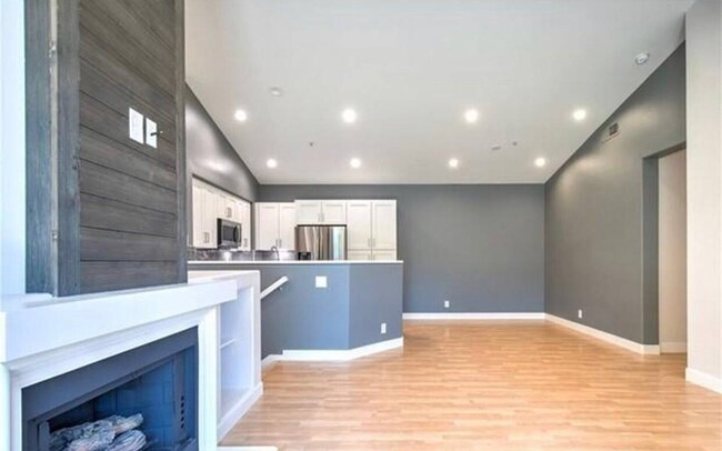 Building Photo - 909 Reggio Aisle