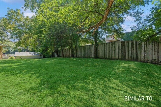 Building Photo - 3420 SW 8th St