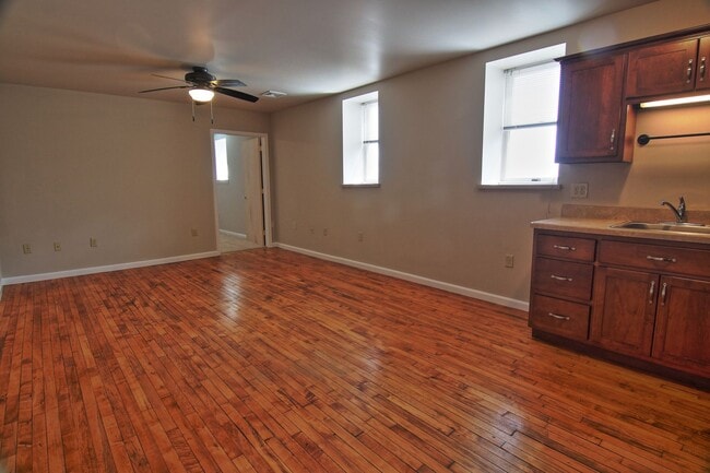 Building Photo - 1314 E Philadelphia Ave