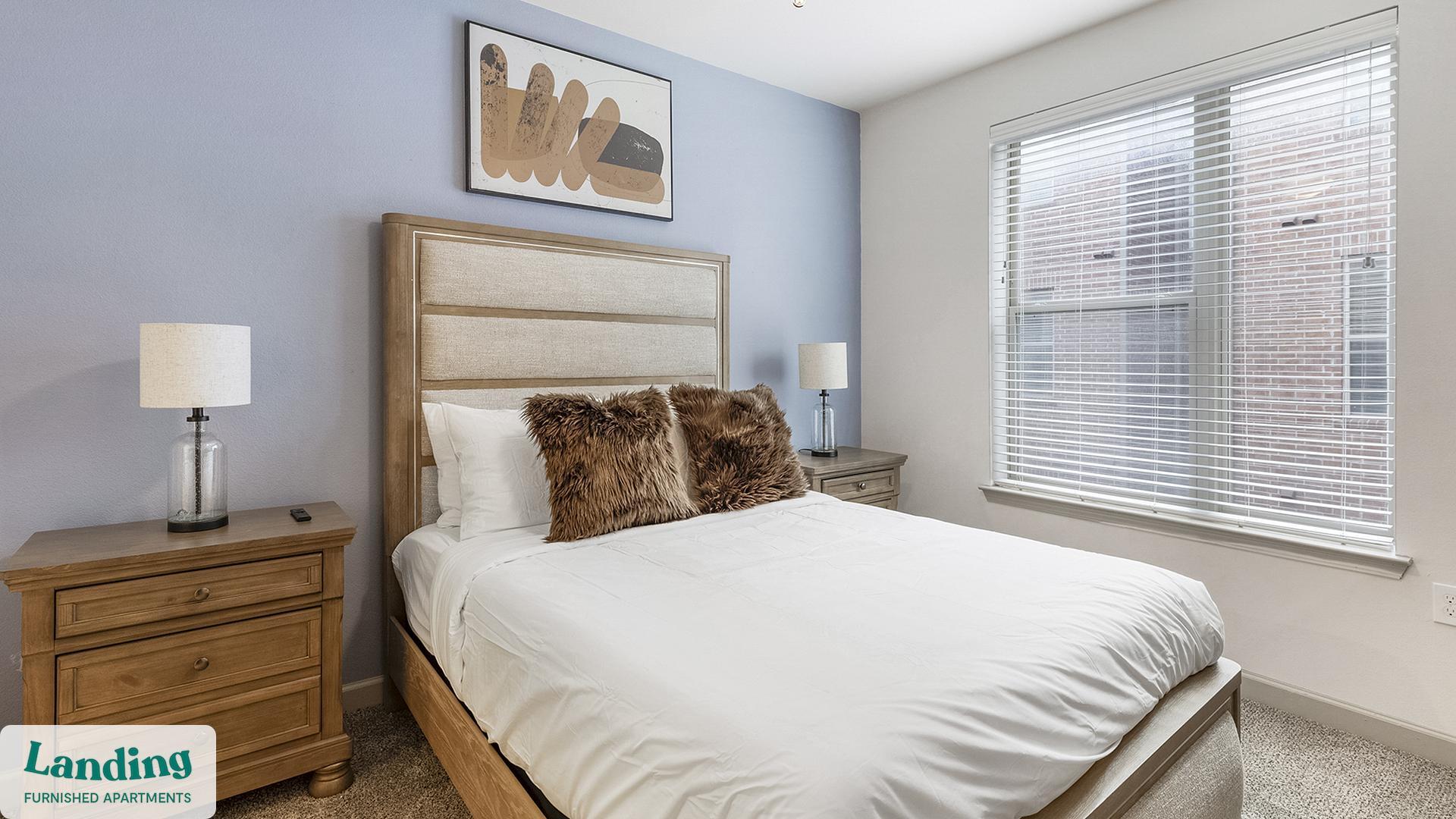 Building Photo - 2800 NE Green Oaks Blvd