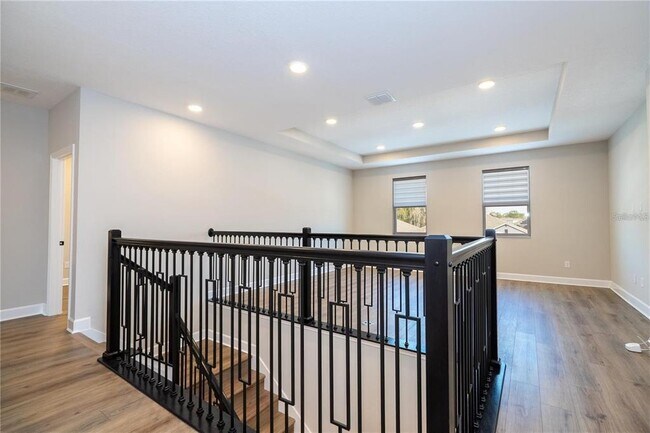 Building Photo - 5090 Shady Pnes Dr