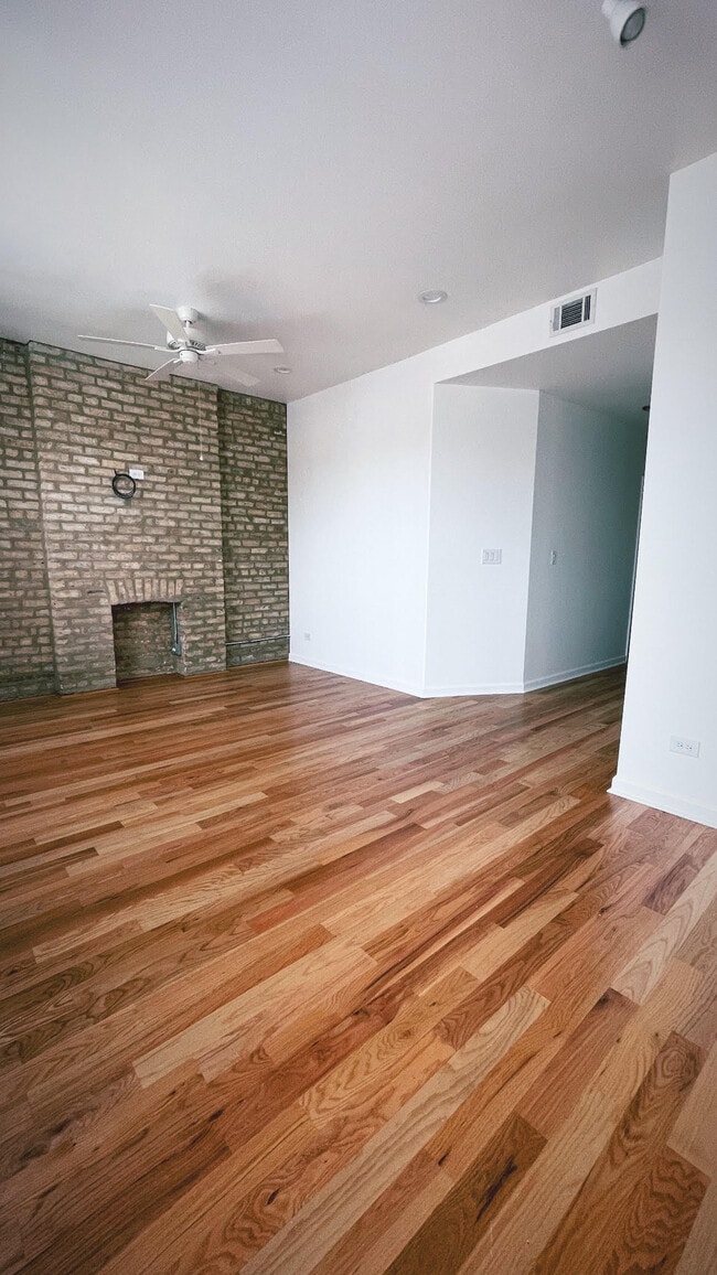 Building Photo - 200-210 N California Ave