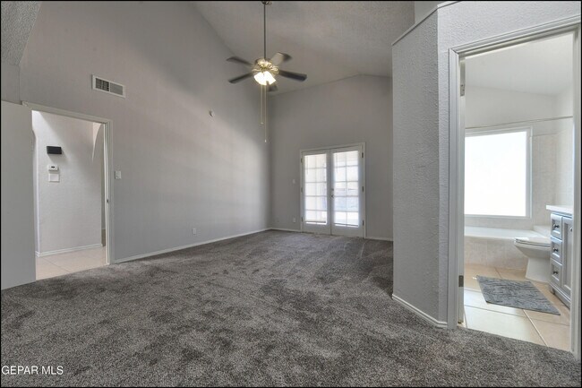 Building Photo - 609 Bristol Dr