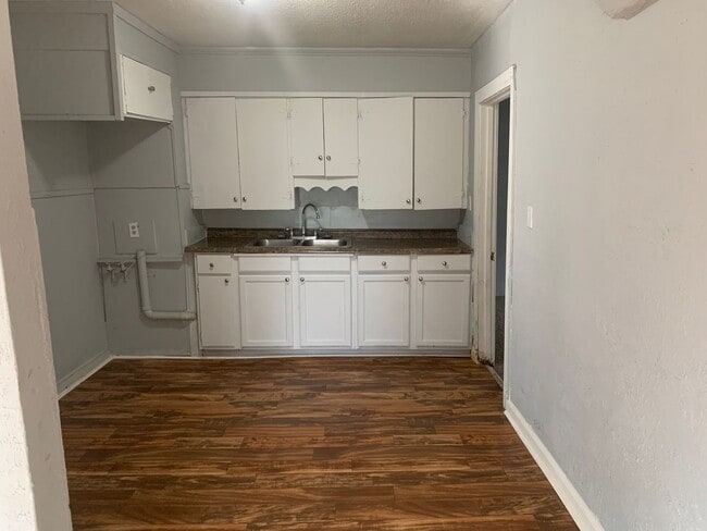 Building Photo - 3 Bedroom Home For Experienced Contractor ...