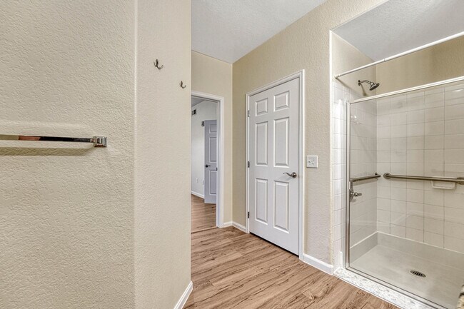 Master Bdrm, walk in shower - 10805 Twenty Mile Rd